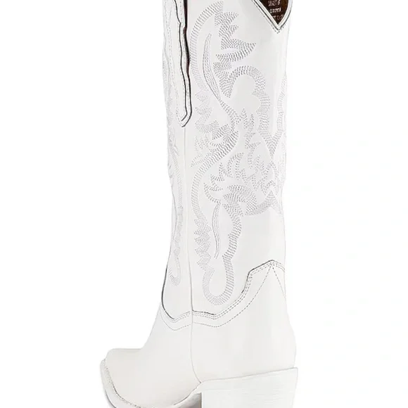 BRAND NEW Dagget Boot in White Combo
Jeffrey Campbell NWT - Picture 4 of 11